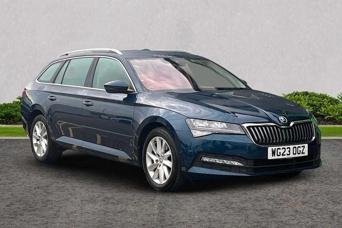 Main listing image - Skoda Superb Estate