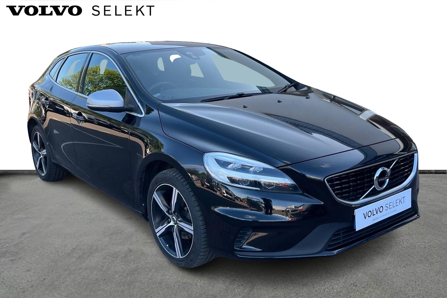 Main listing image - Volvo V40