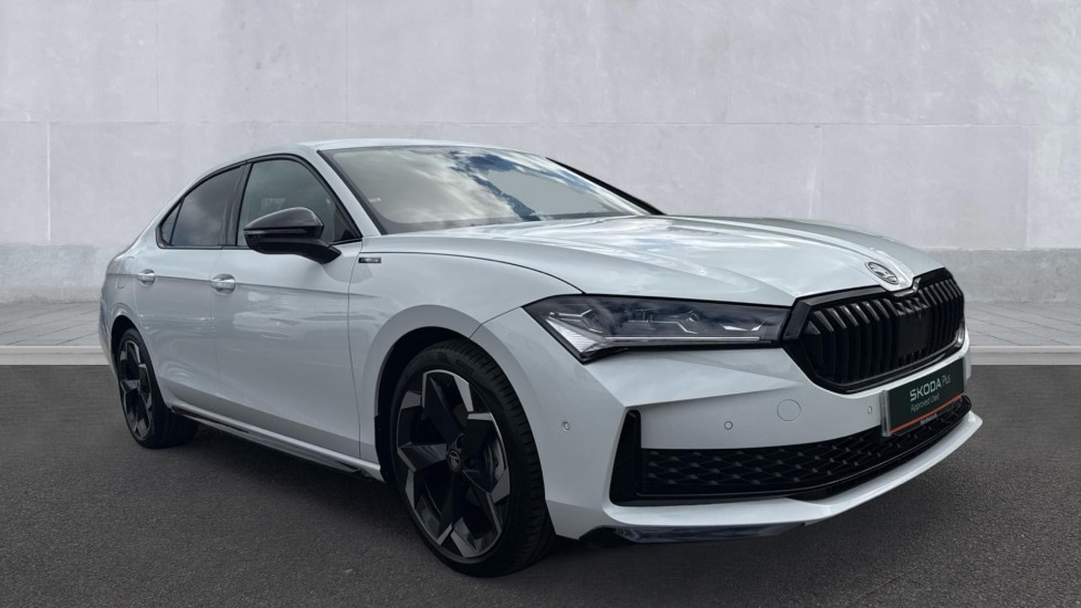 Main listing image - Skoda Superb