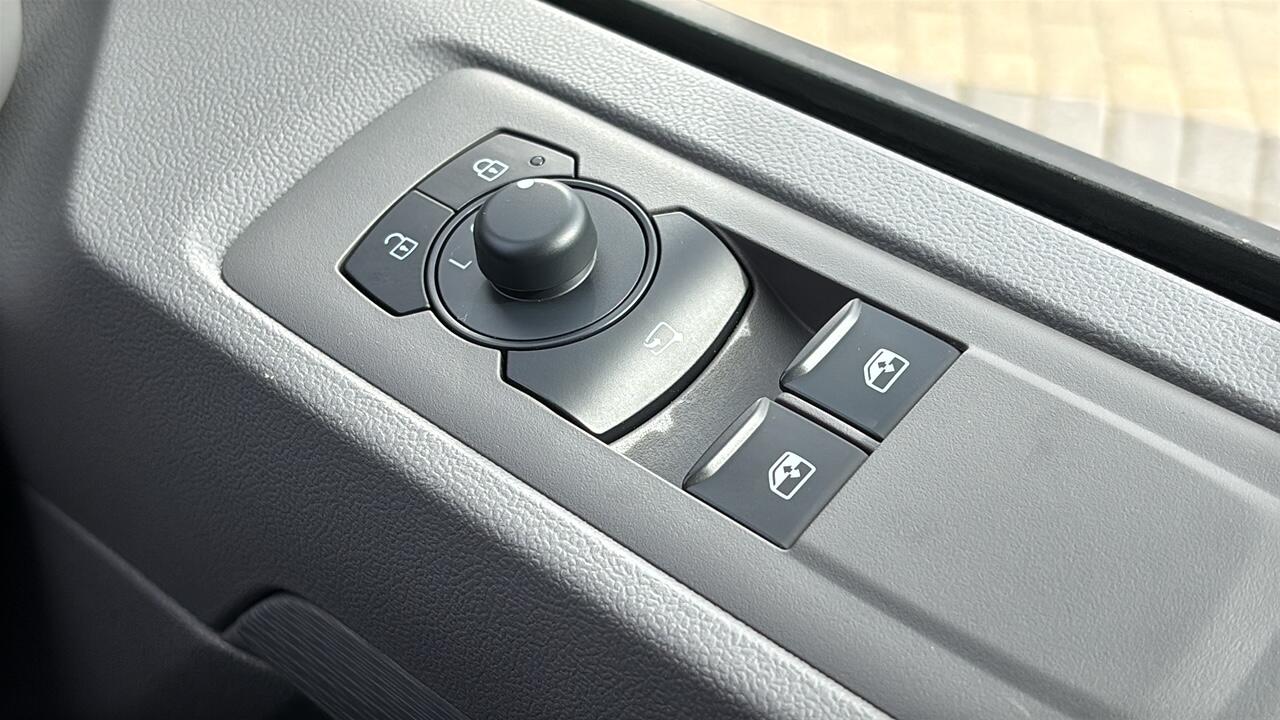 Main listing image - Volkswagen Transporter