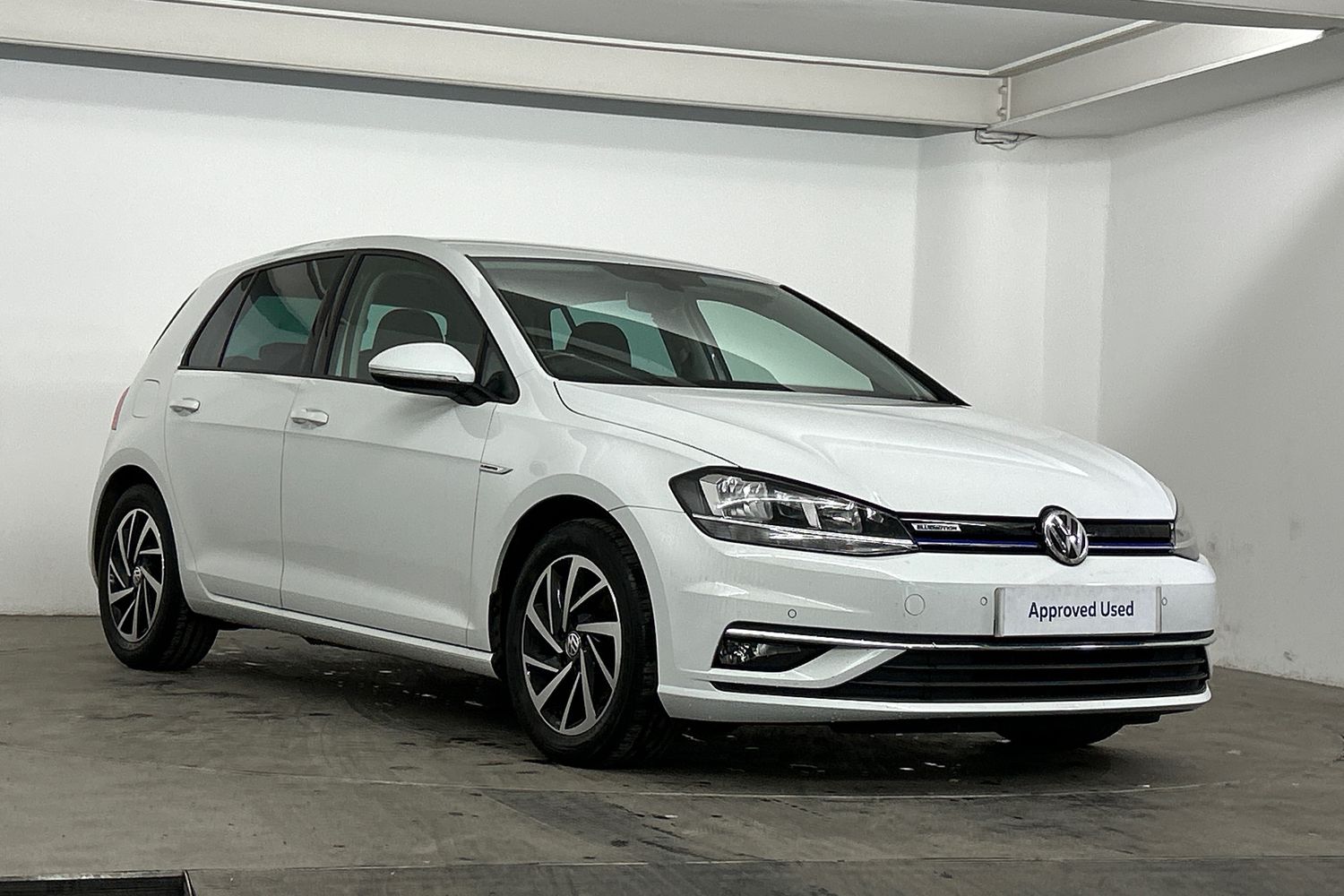 Main listing image - Volkswagen Golf