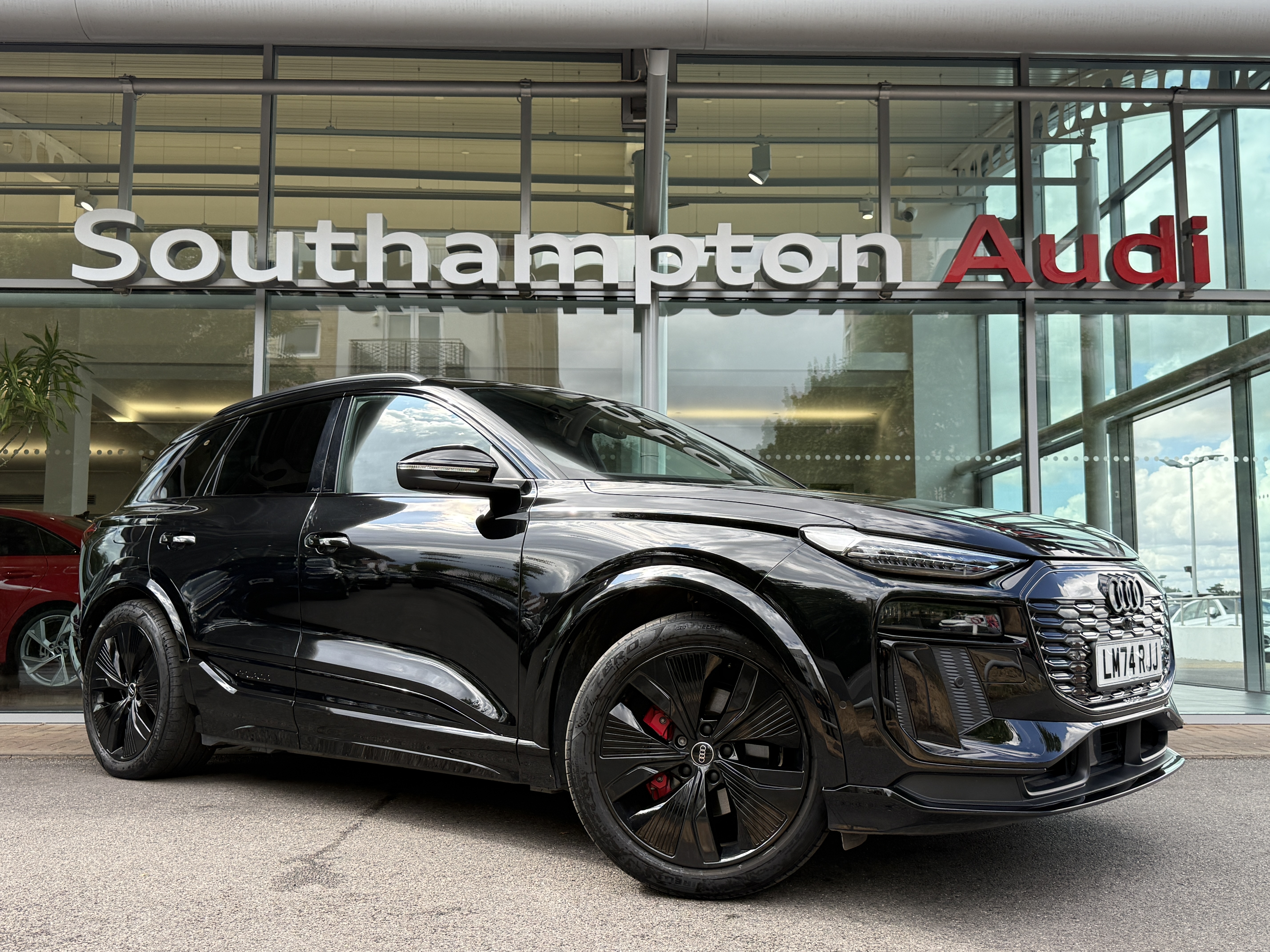 Main listing image - Audi Q6