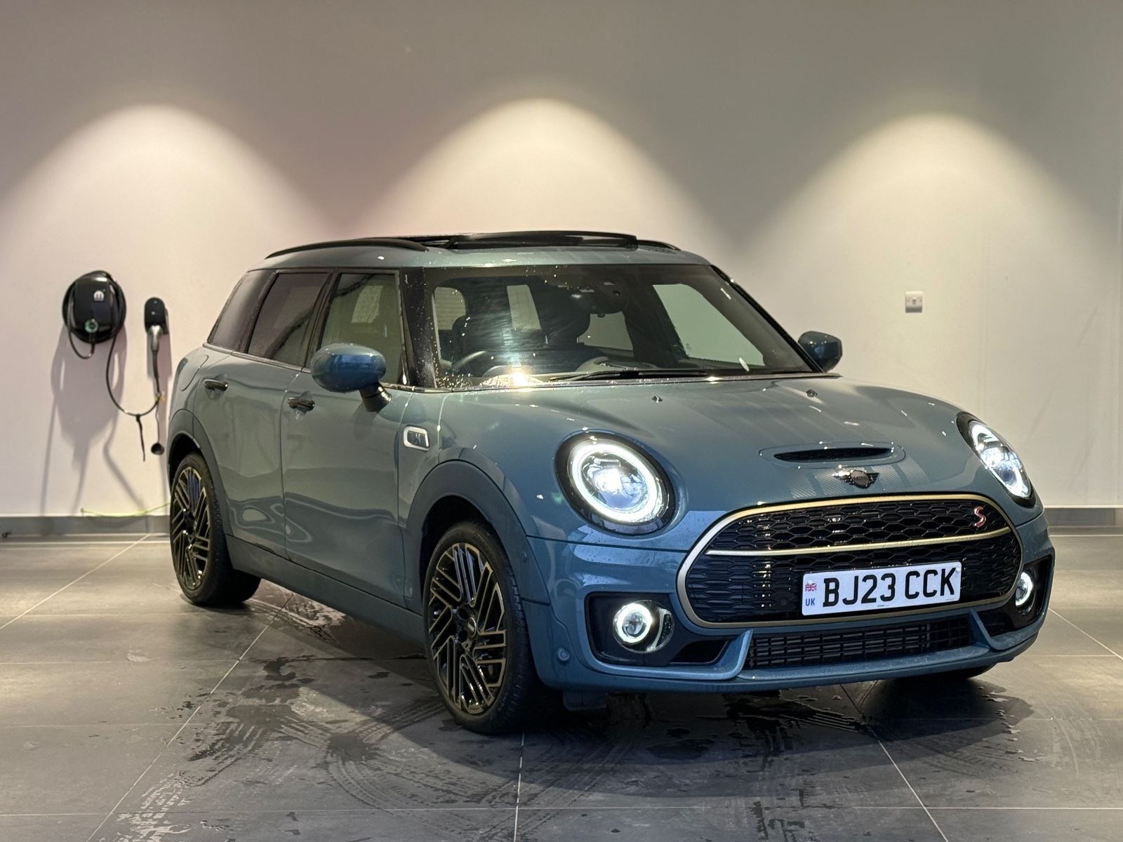 Main listing image - MINI Clubman
