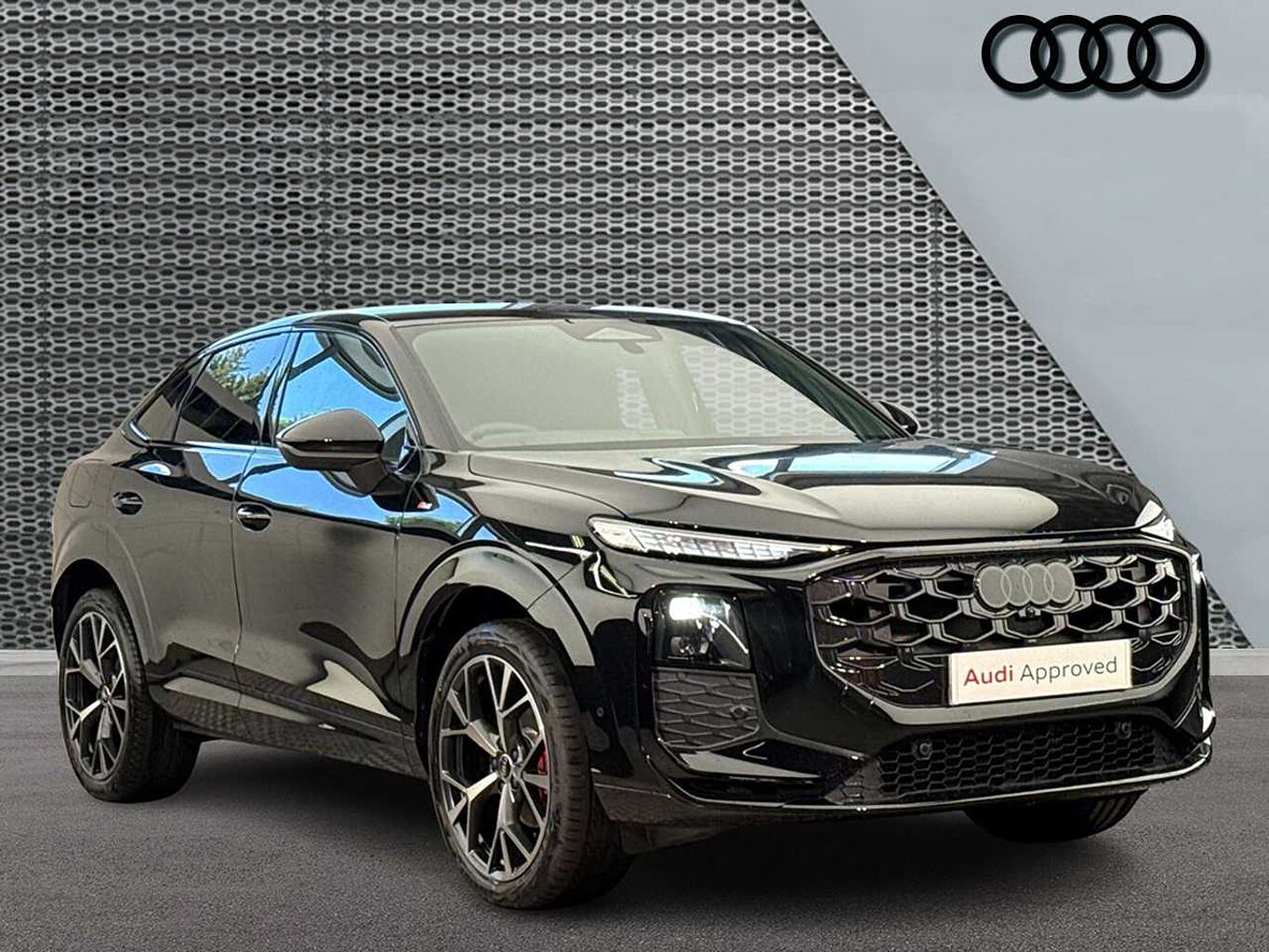 Main listing image - Audi Q3