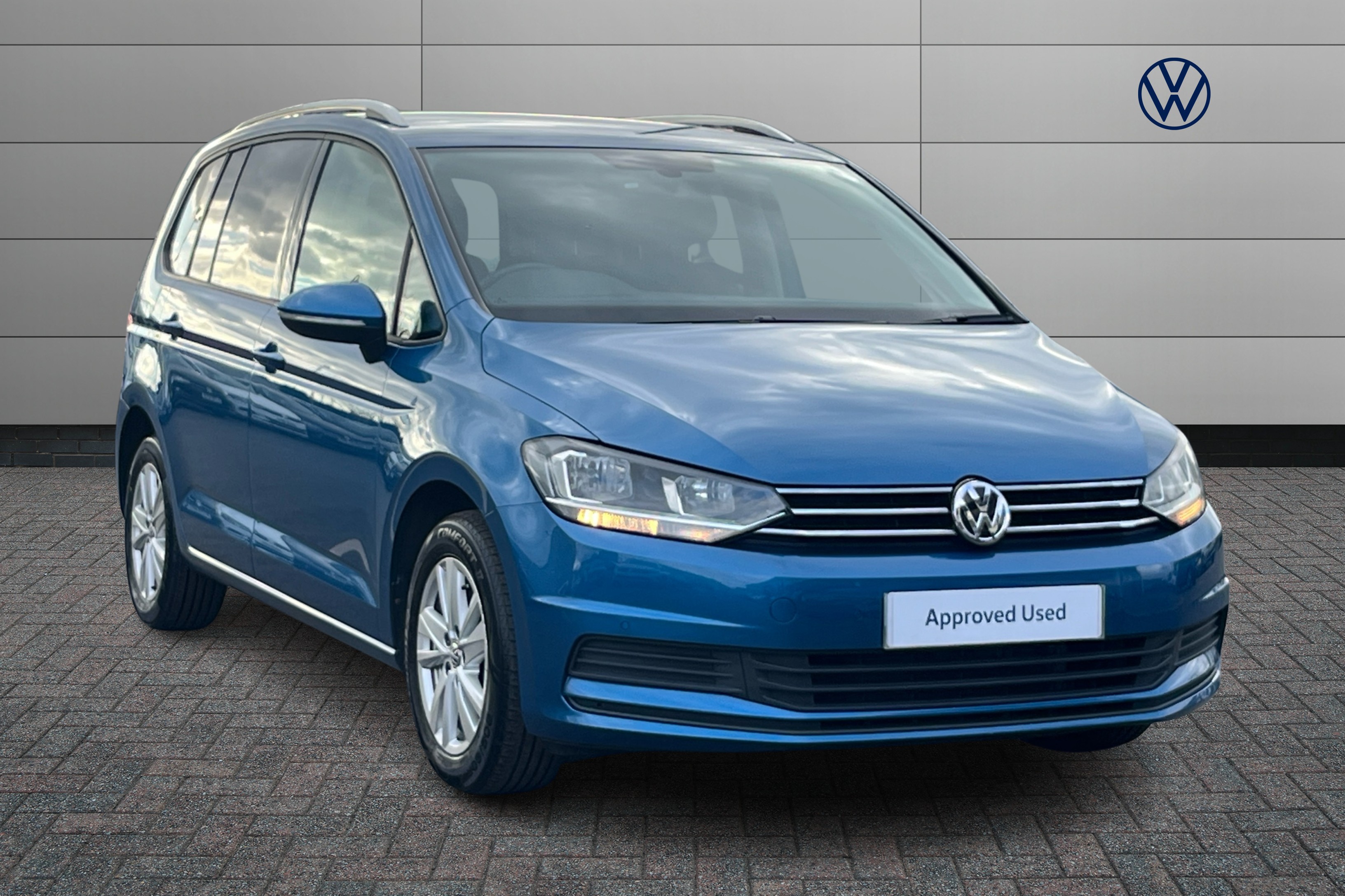 Main listing image - Volkswagen Touran