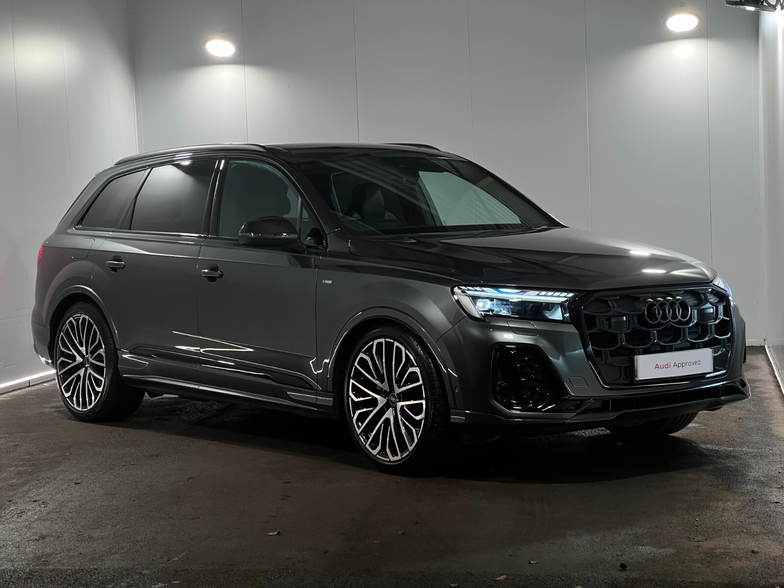 Main listing image - Audi Q7