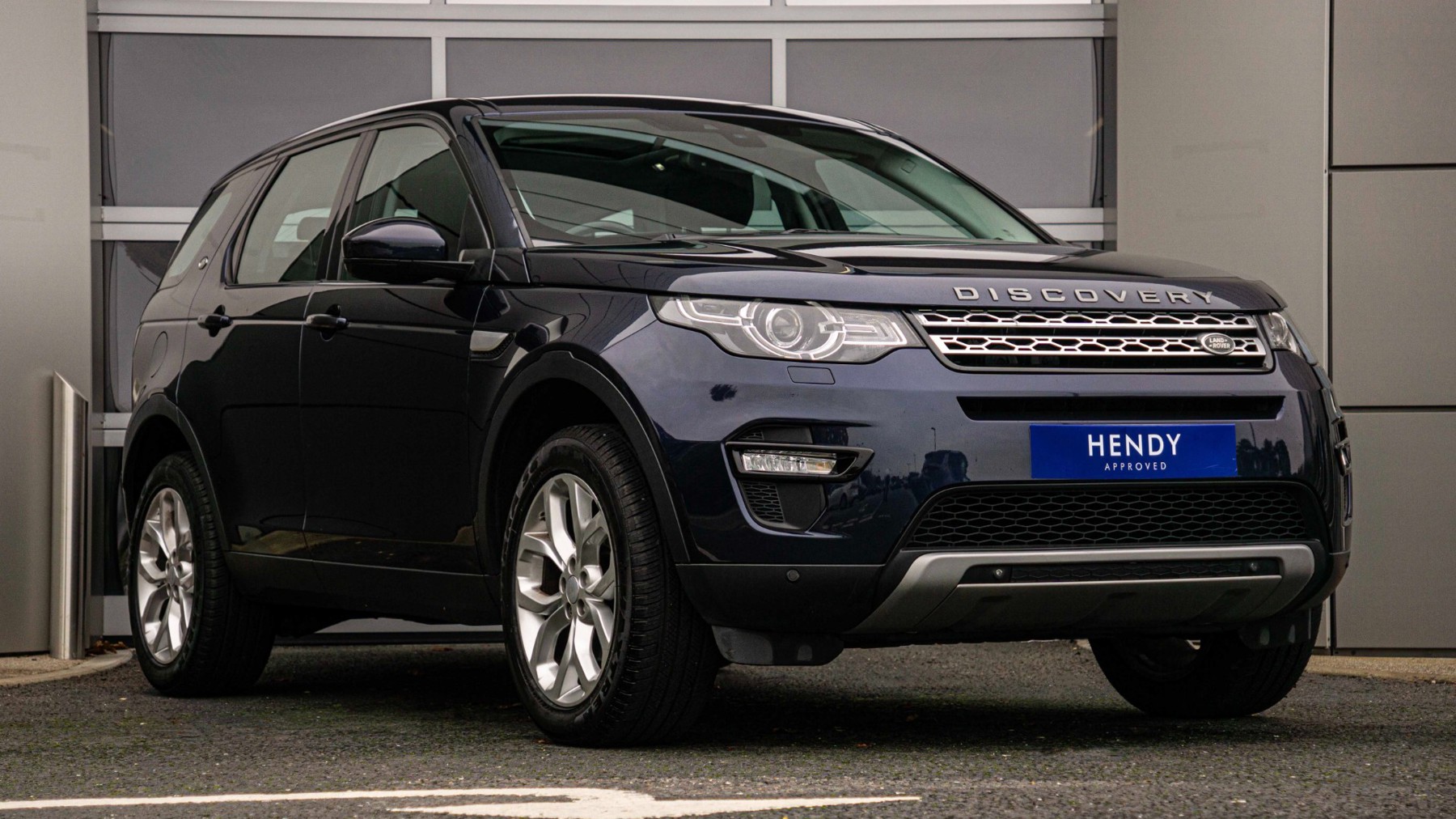 Main listing image - Land Rover Discovery Sport