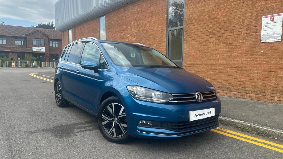 Main listing image - Volkswagen Touran