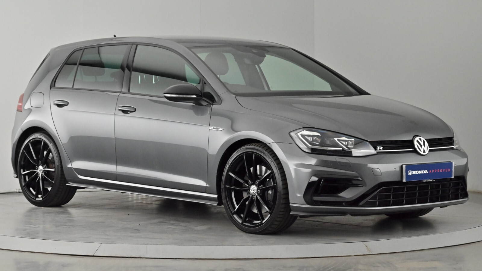 Main listing image - Volkswagen Golf R