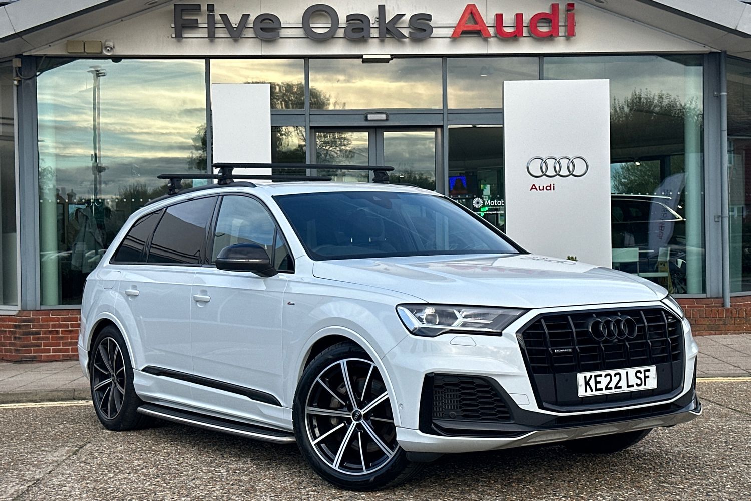 Main listing image - Audi Q7