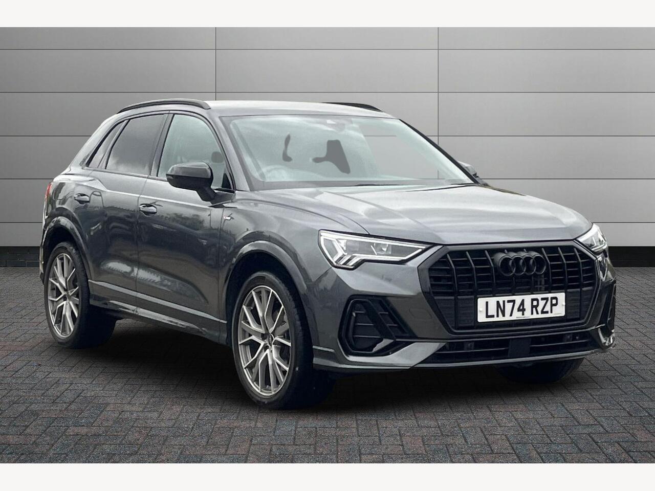 Main listing image - Audi Q3