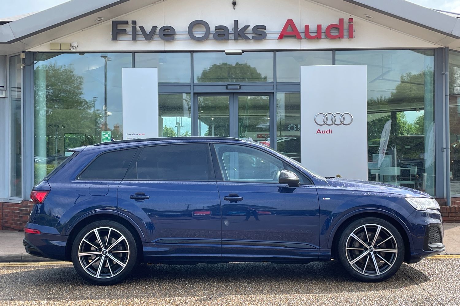 Main listing image - Audi Q7