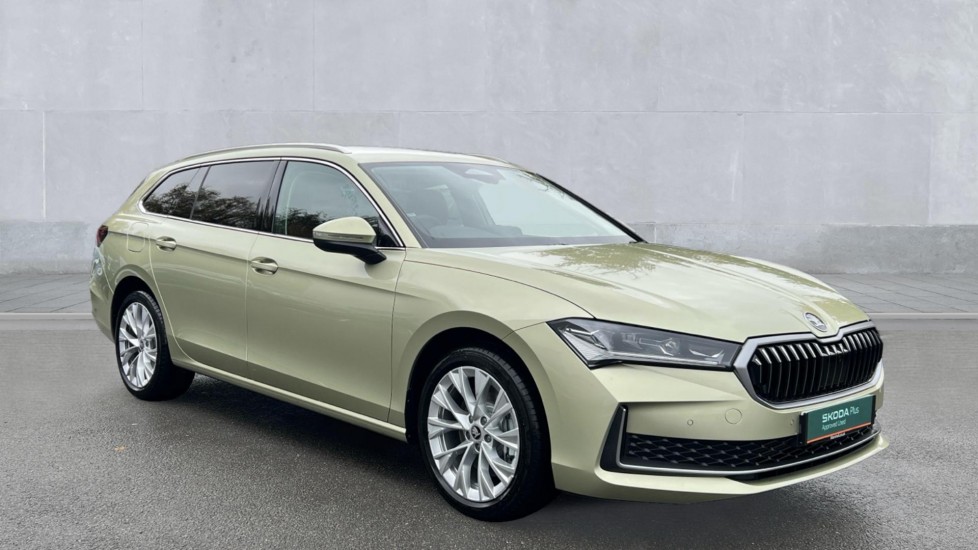 Main listing image - Skoda Superb Estate