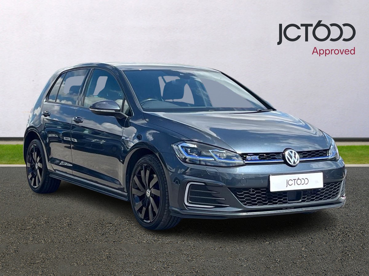 Main listing image - Volkswagen Golf GTE