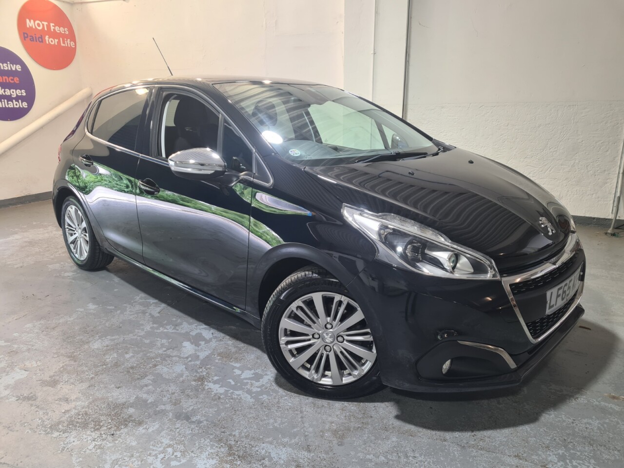 Main listing image - Peugeot 208