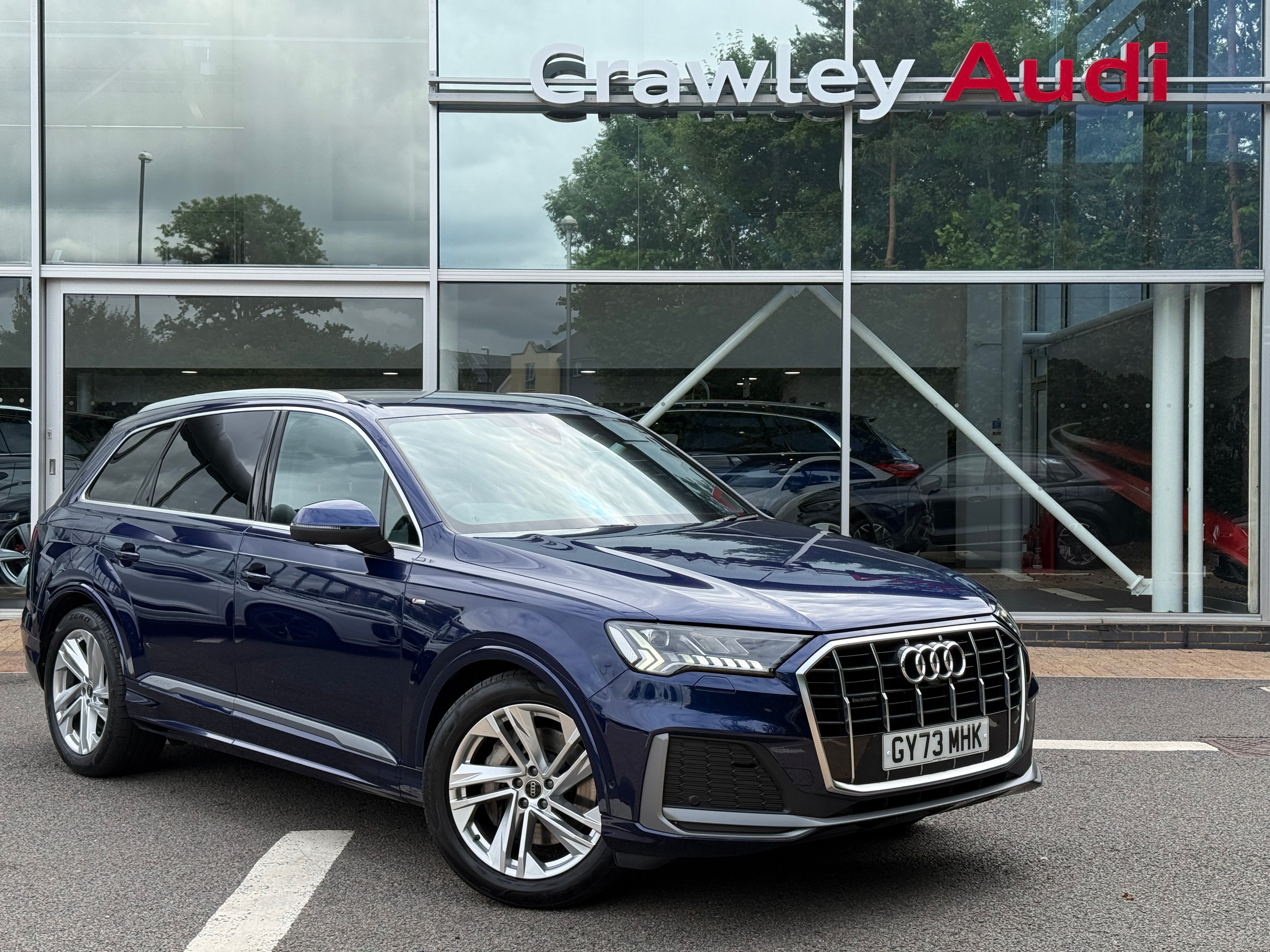 Main listing image - Audi Q7