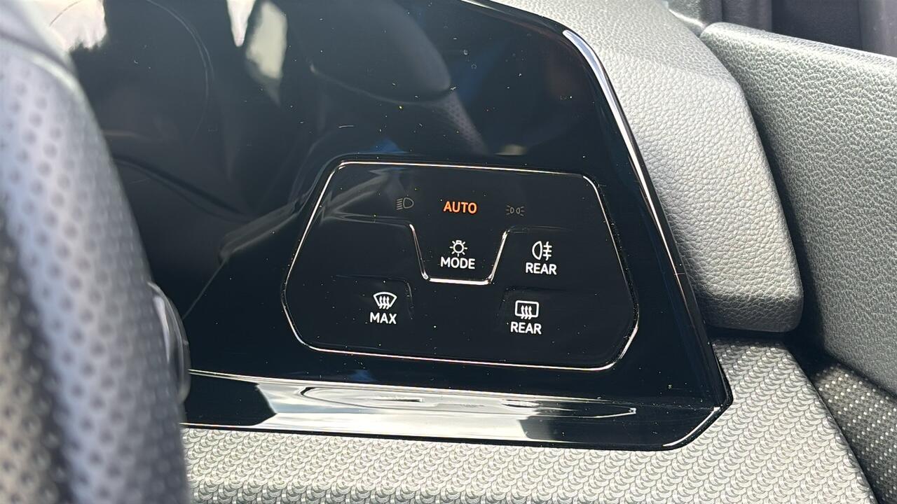 Main listing image - Volkswagen Golf Estate