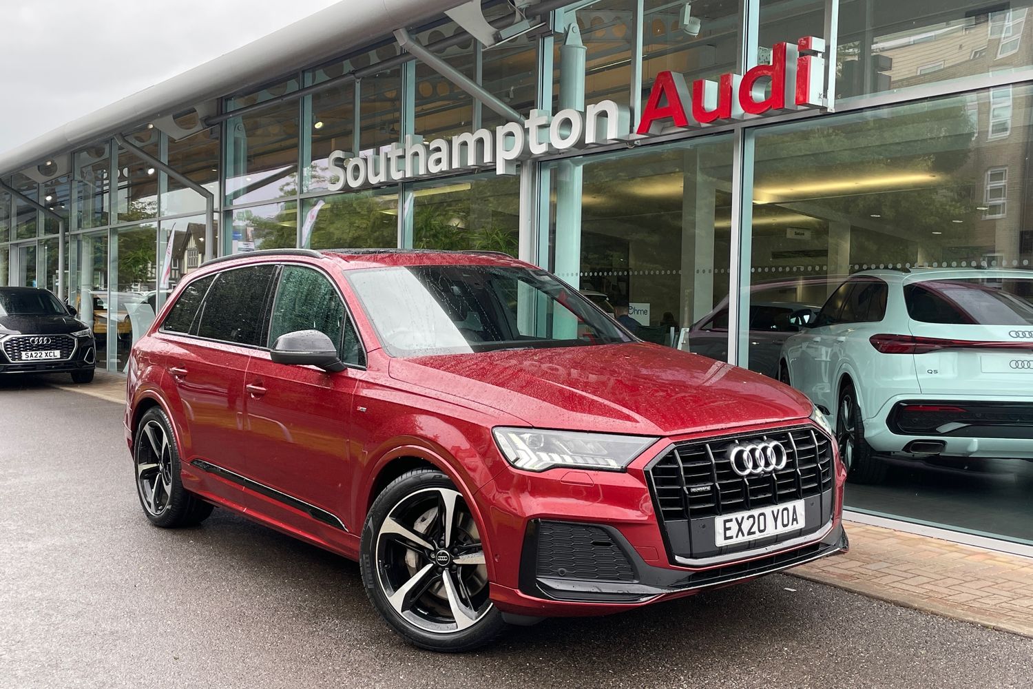 Main listing image - Audi Q7