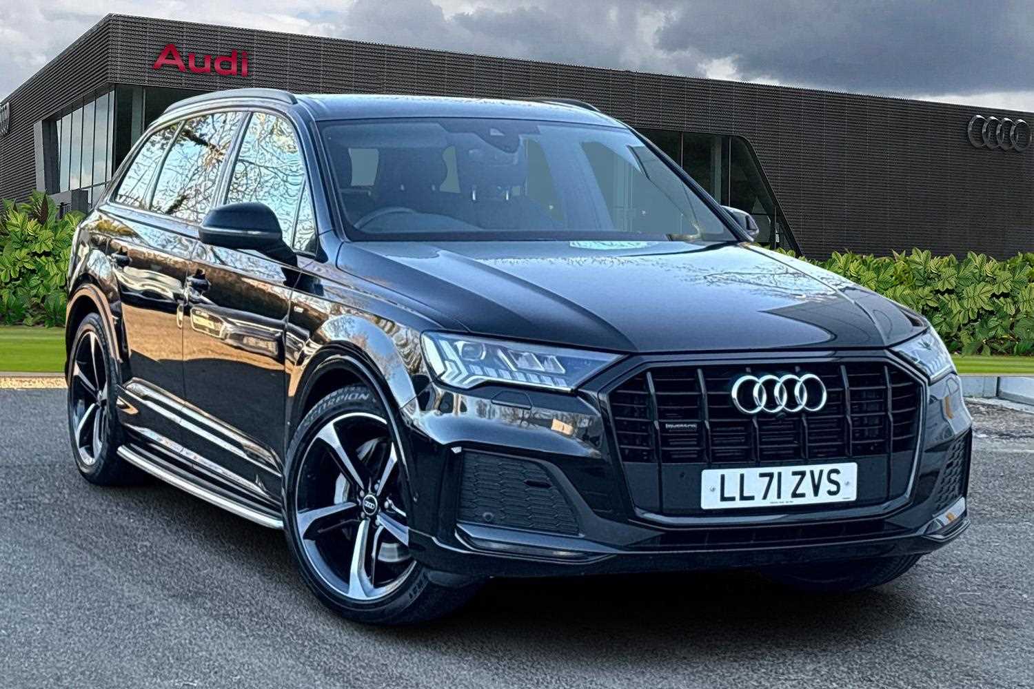 Main listing image - Audi Q7