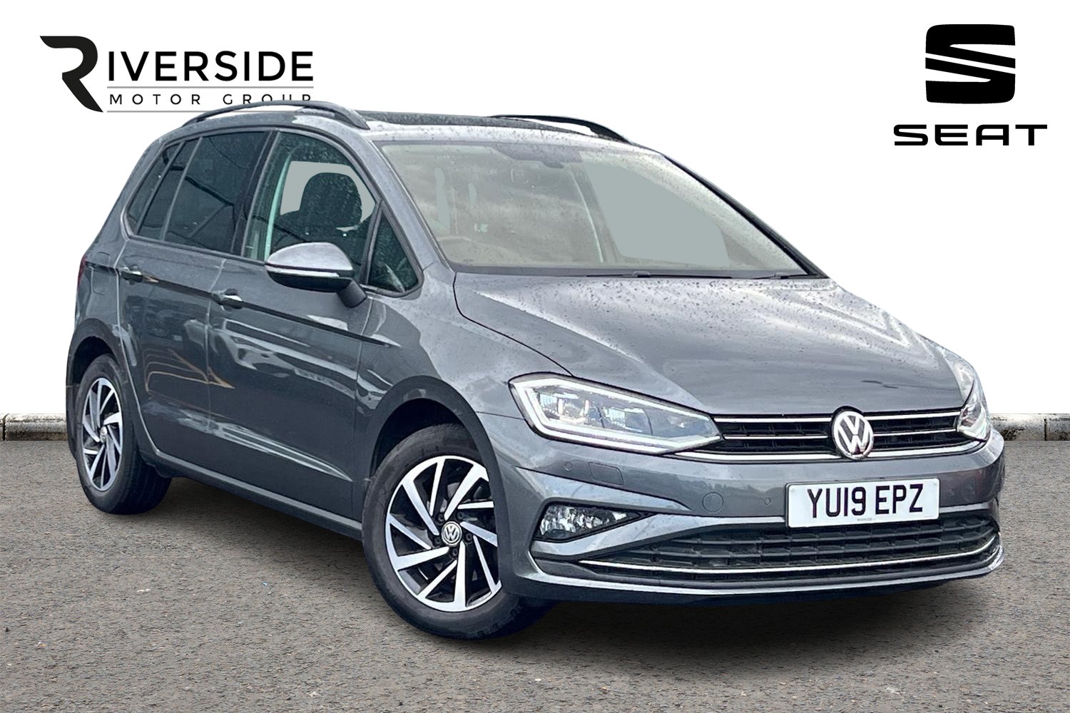 Main listing image - Volkswagen Golf SV