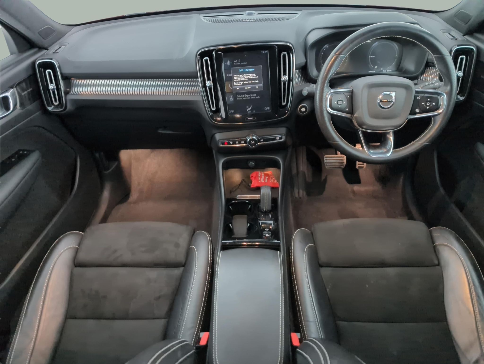 Main listing image - Volvo XC40 Recharge