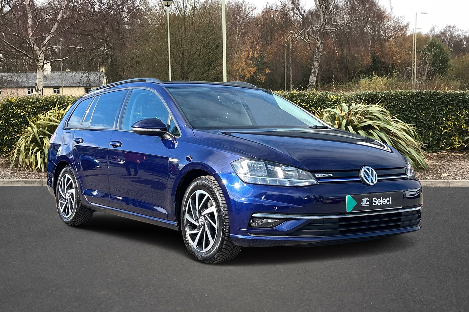 Main listing image - Volkswagen Golf Estate