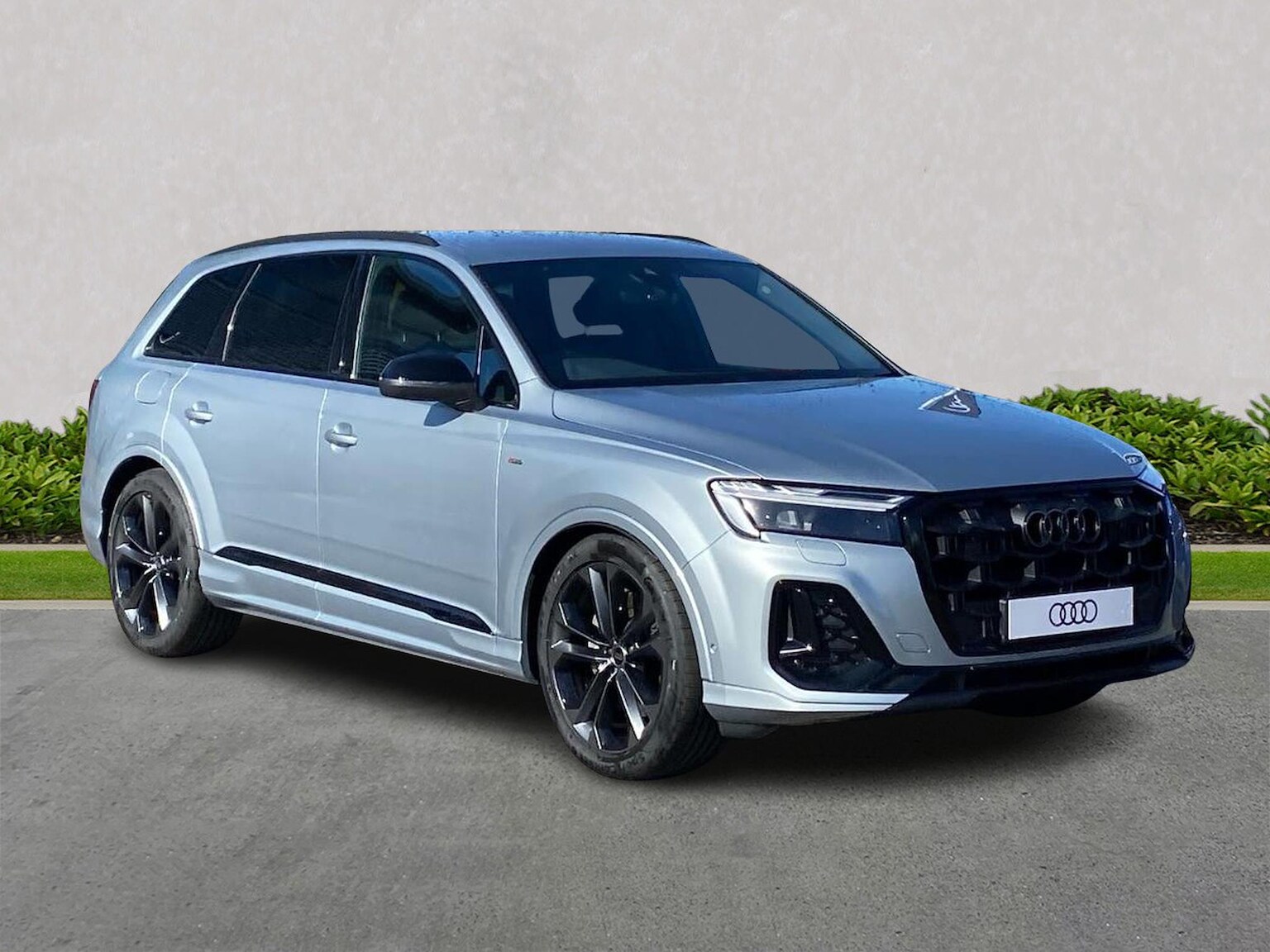 Main listing image - Audi Q7