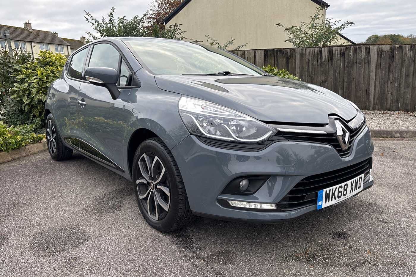 Main listing image - Renault Clio