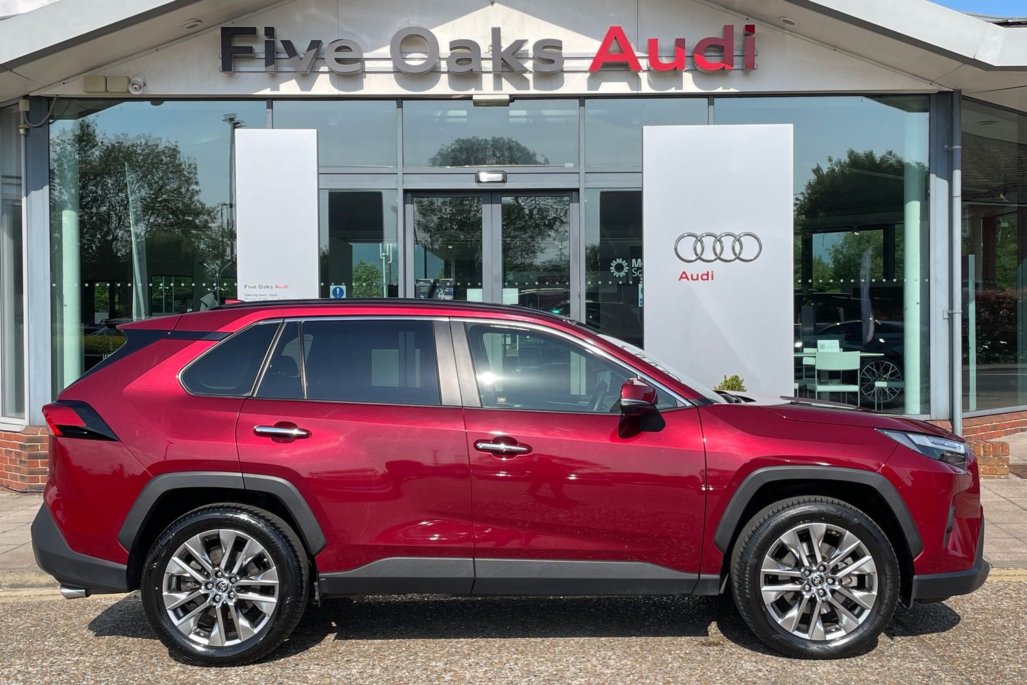 Main listing image - Toyota RAV4
