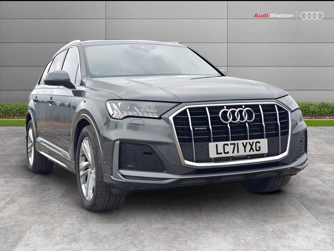 Main listing image - Audi Q7