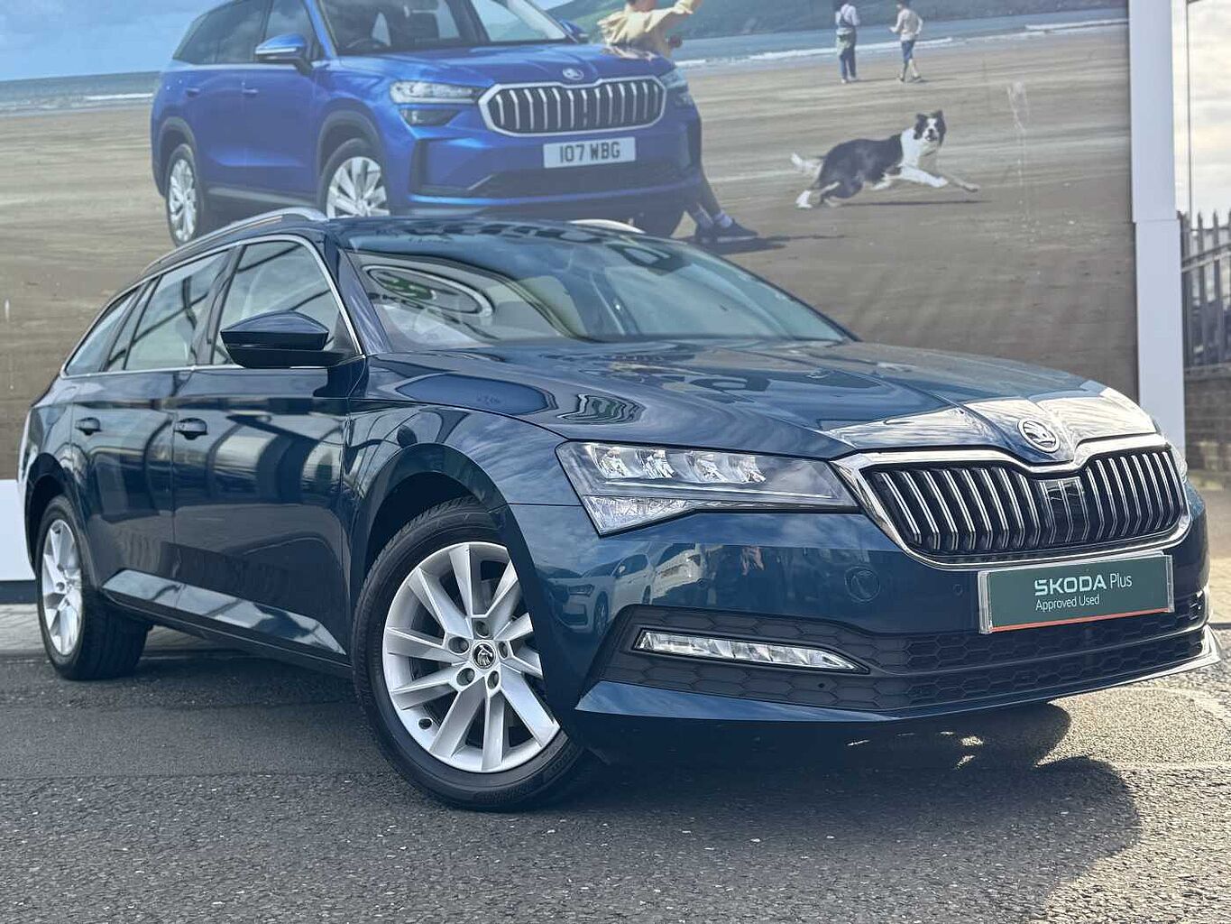 Main listing image - Skoda Superb Estate