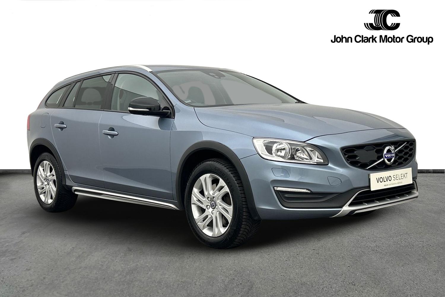 Main listing image - Volvo V60 Cross Country