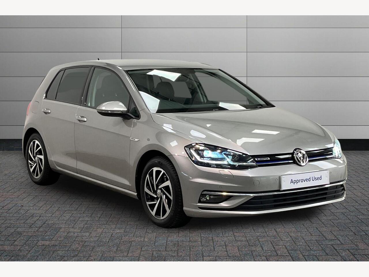 Main listing image - Volkswagen Golf