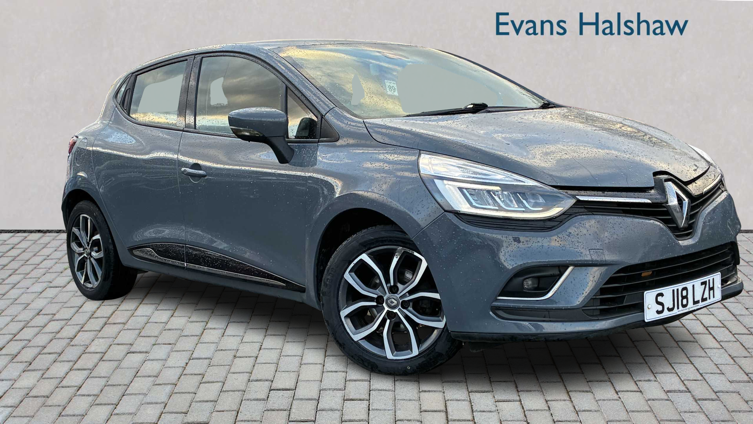 Main listing image - Renault Clio