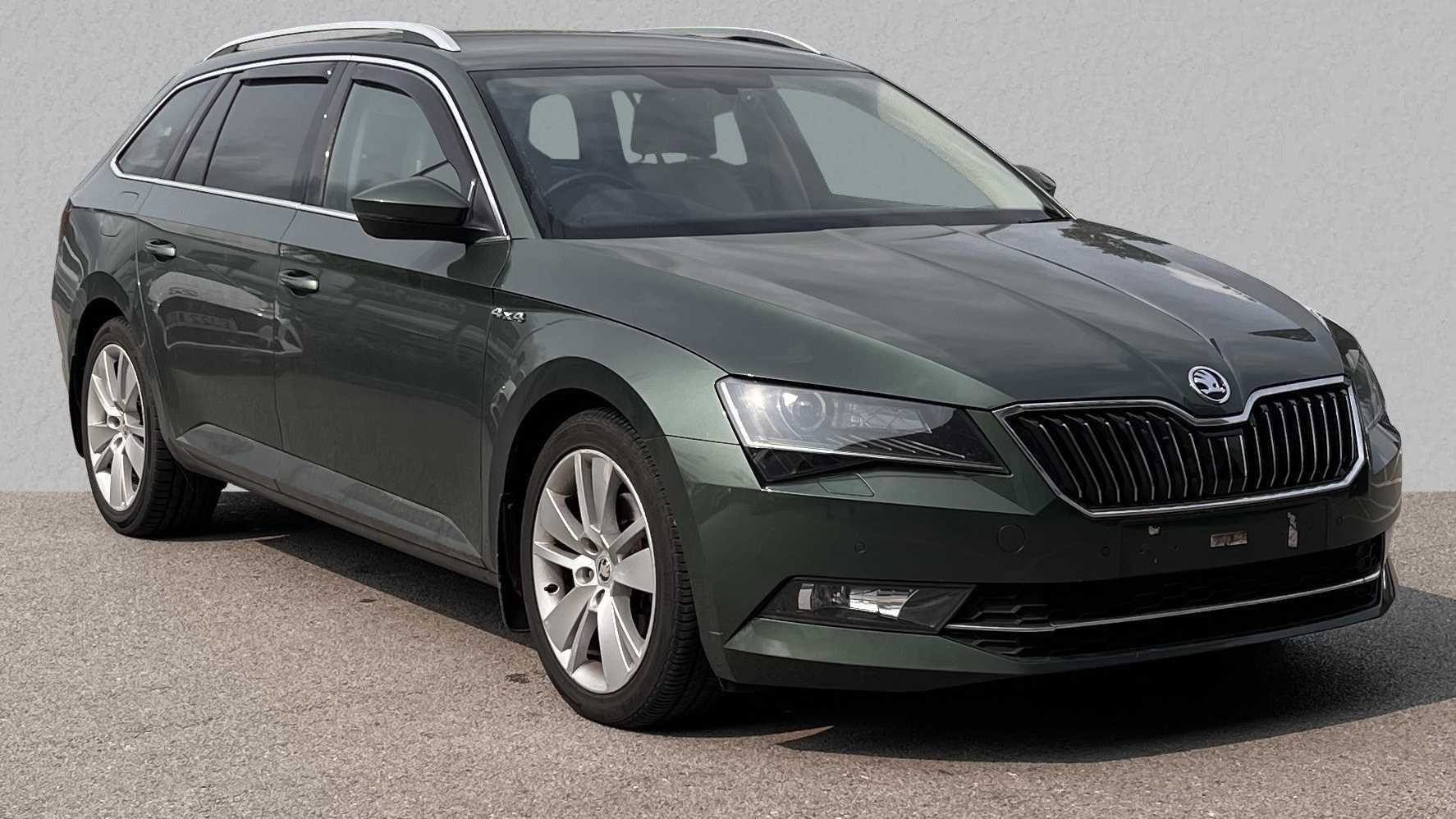Main listing image - Skoda Superb Estate