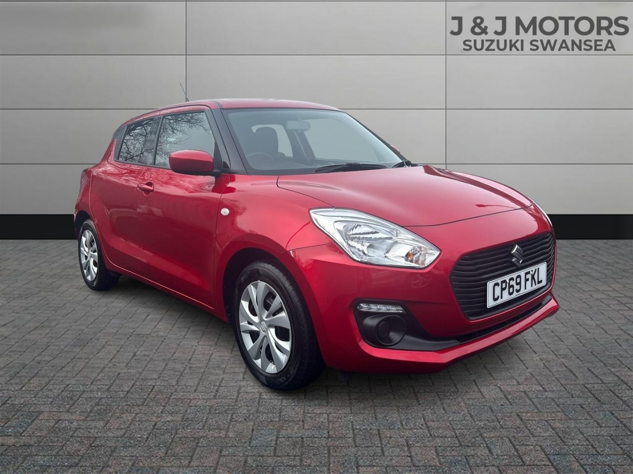 Main listing image - Suzuki Swift