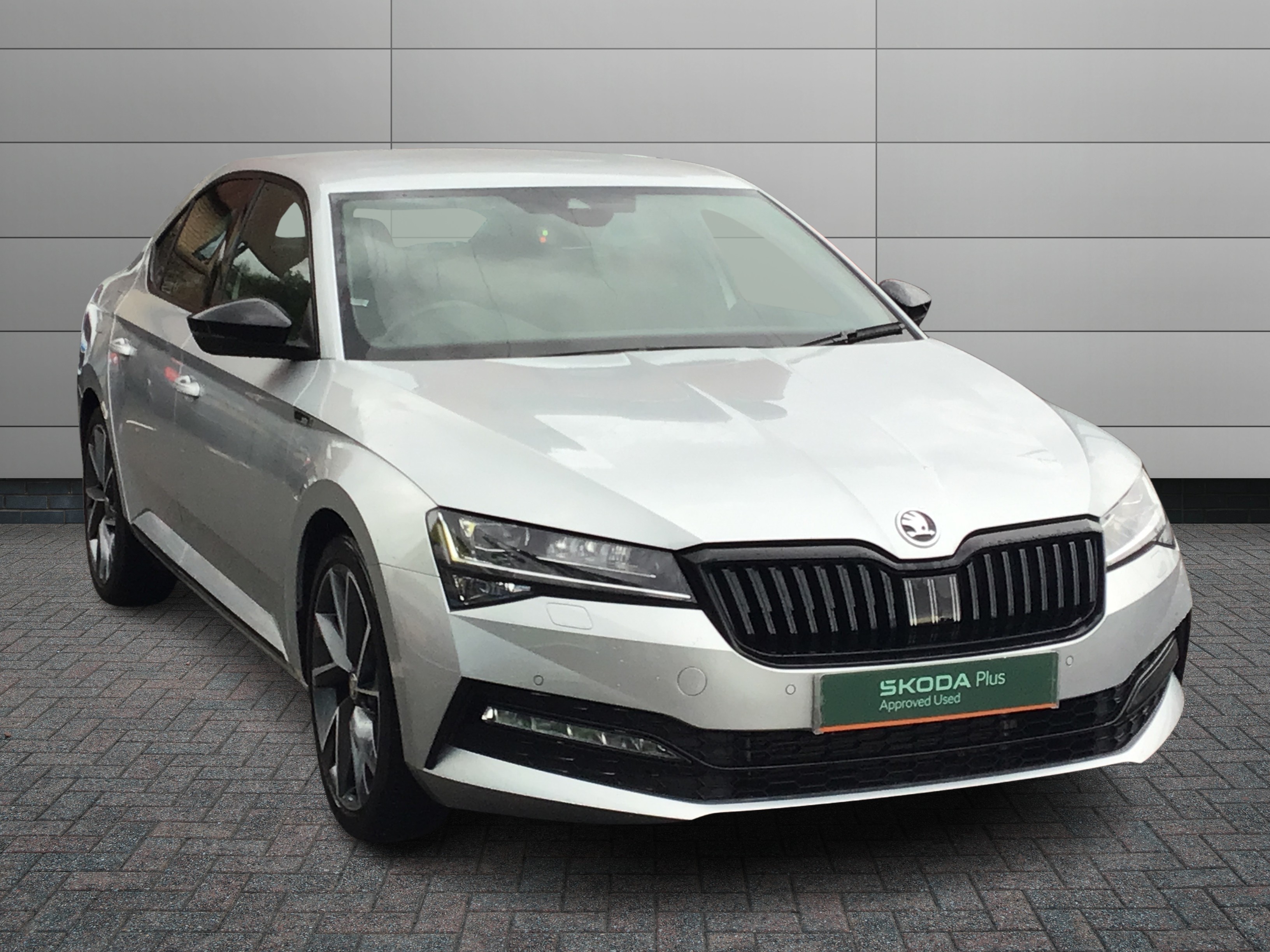 Main listing image - Skoda Superb