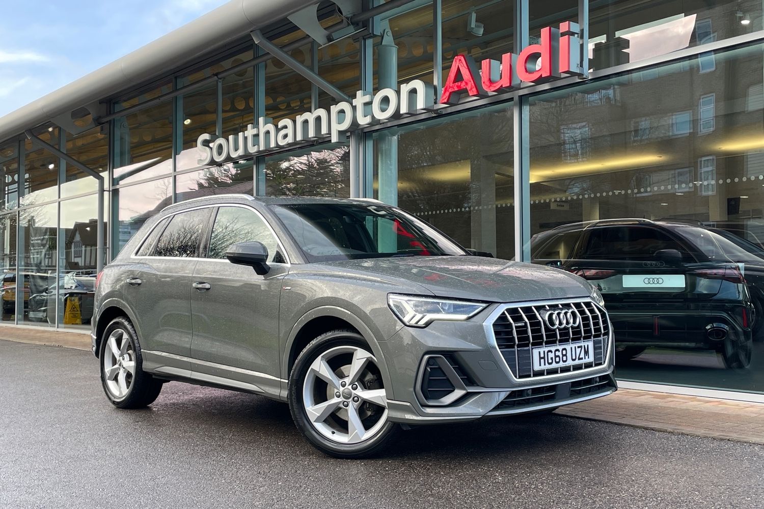 Main listing image - Audi Q3