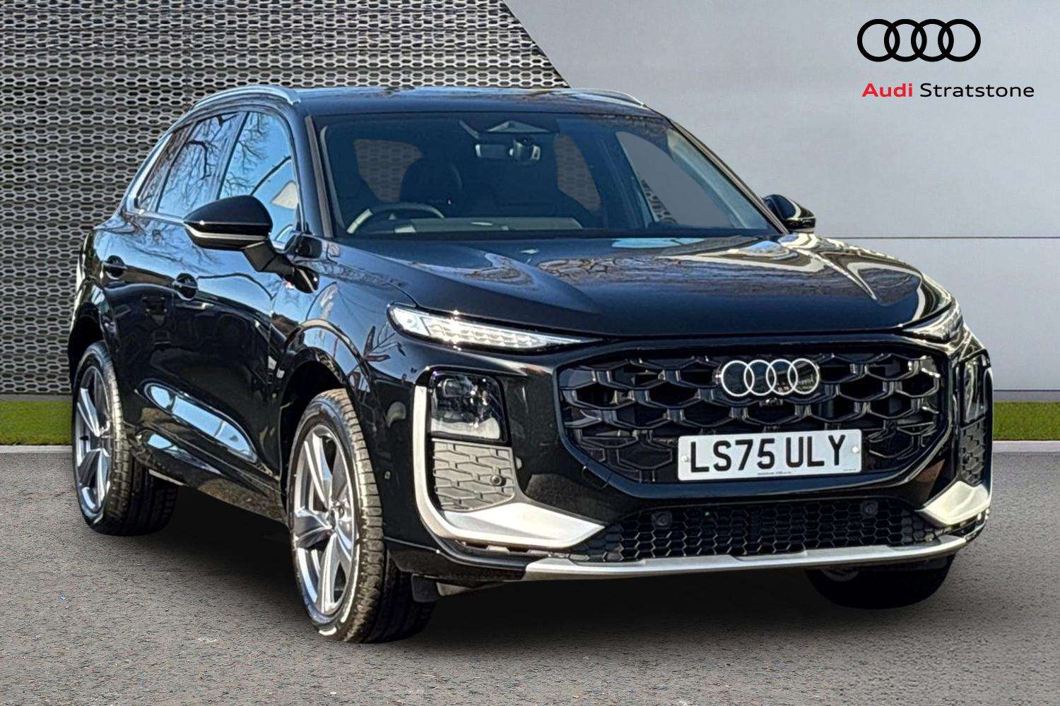 Main listing image - Audi Q3