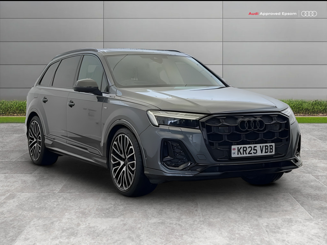 Main listing image - Audi Q7