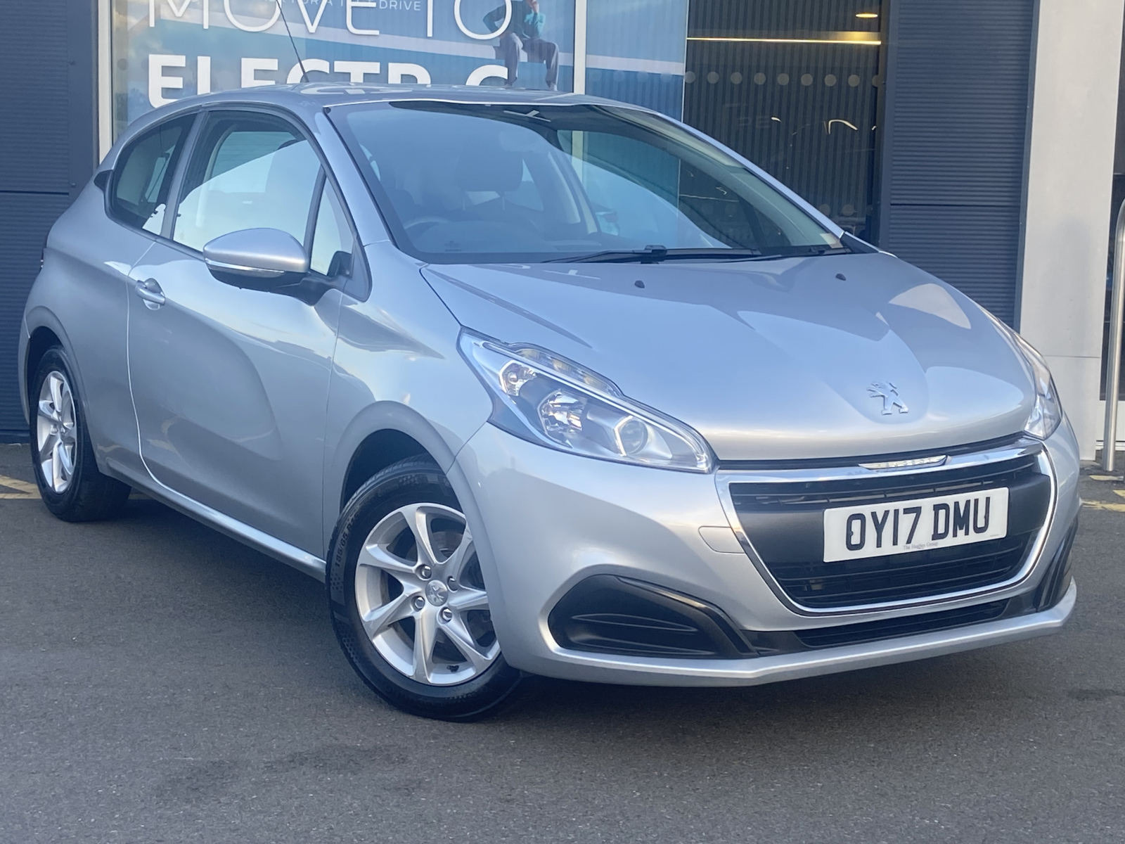 Main listing image - Peugeot 208