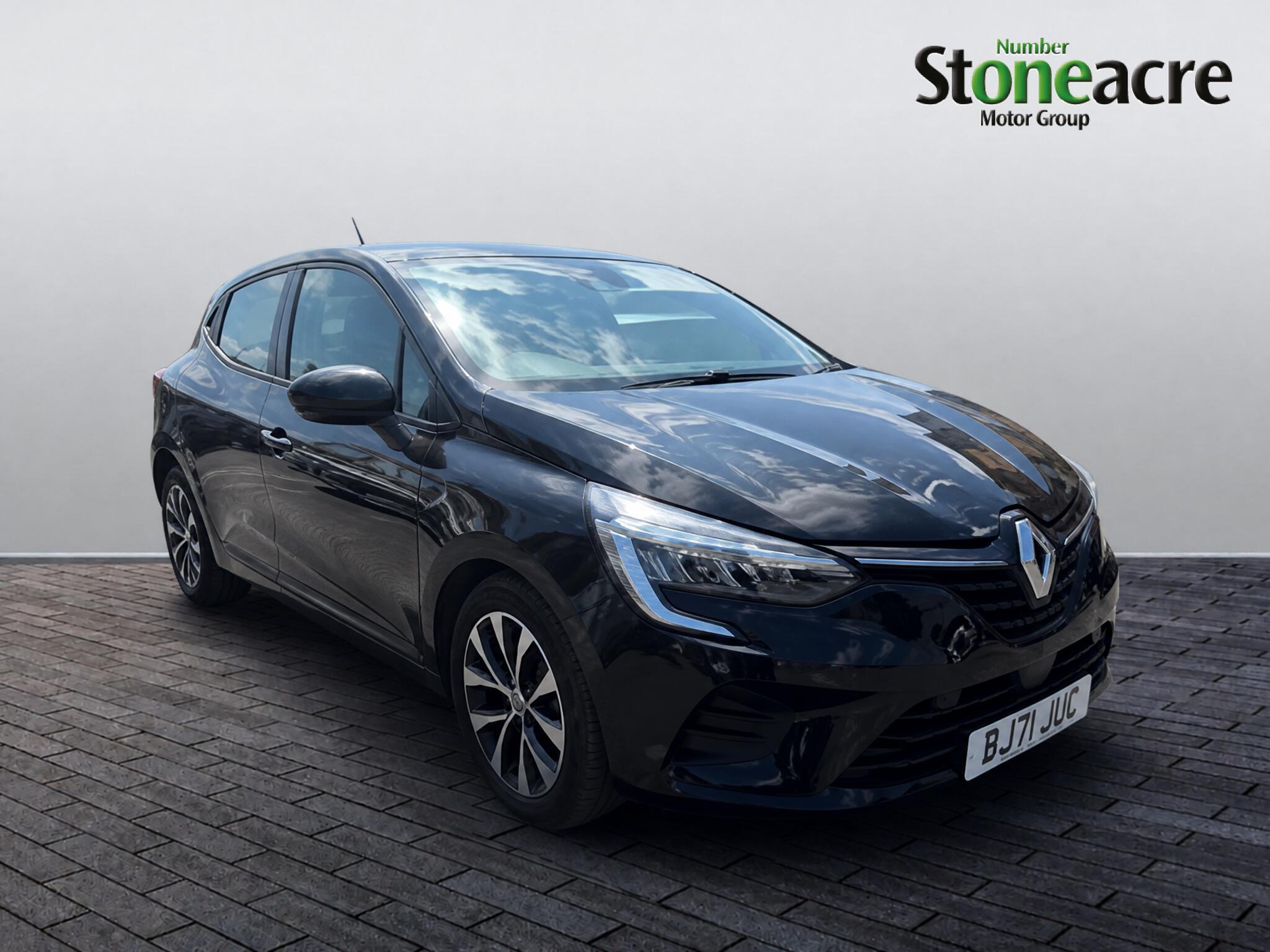 Main listing image - Renault Clio