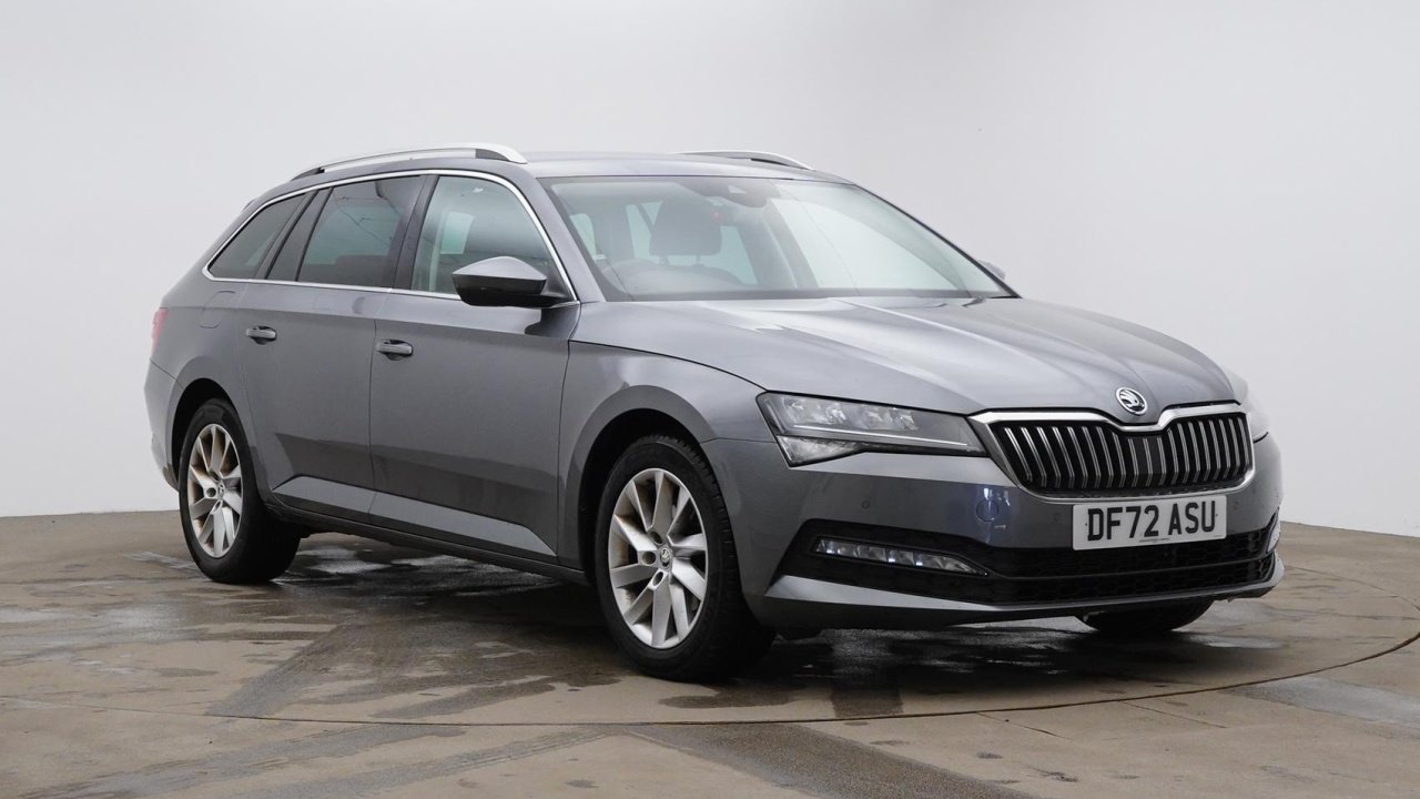 Main listing image - Skoda Superb Estate