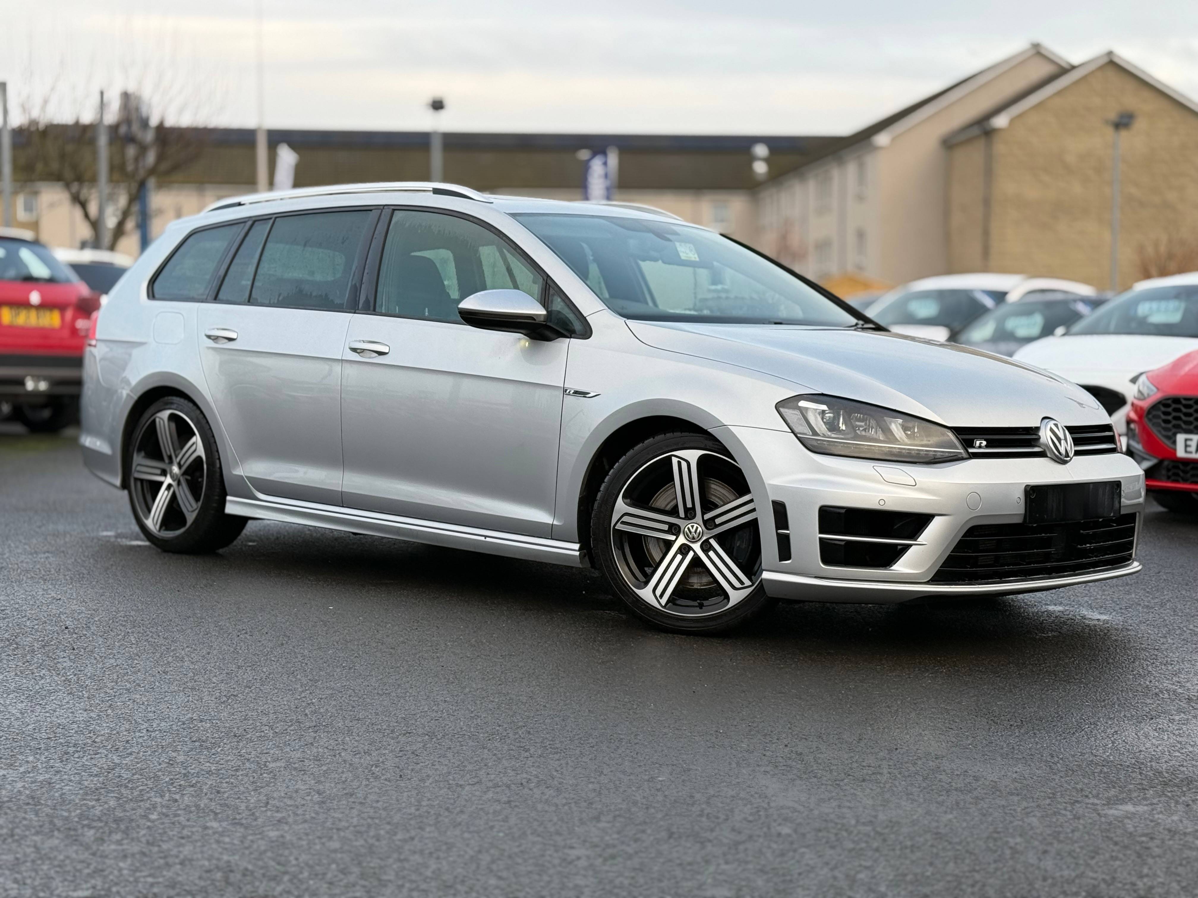 Main listing image - Volkswagen Golf Estate