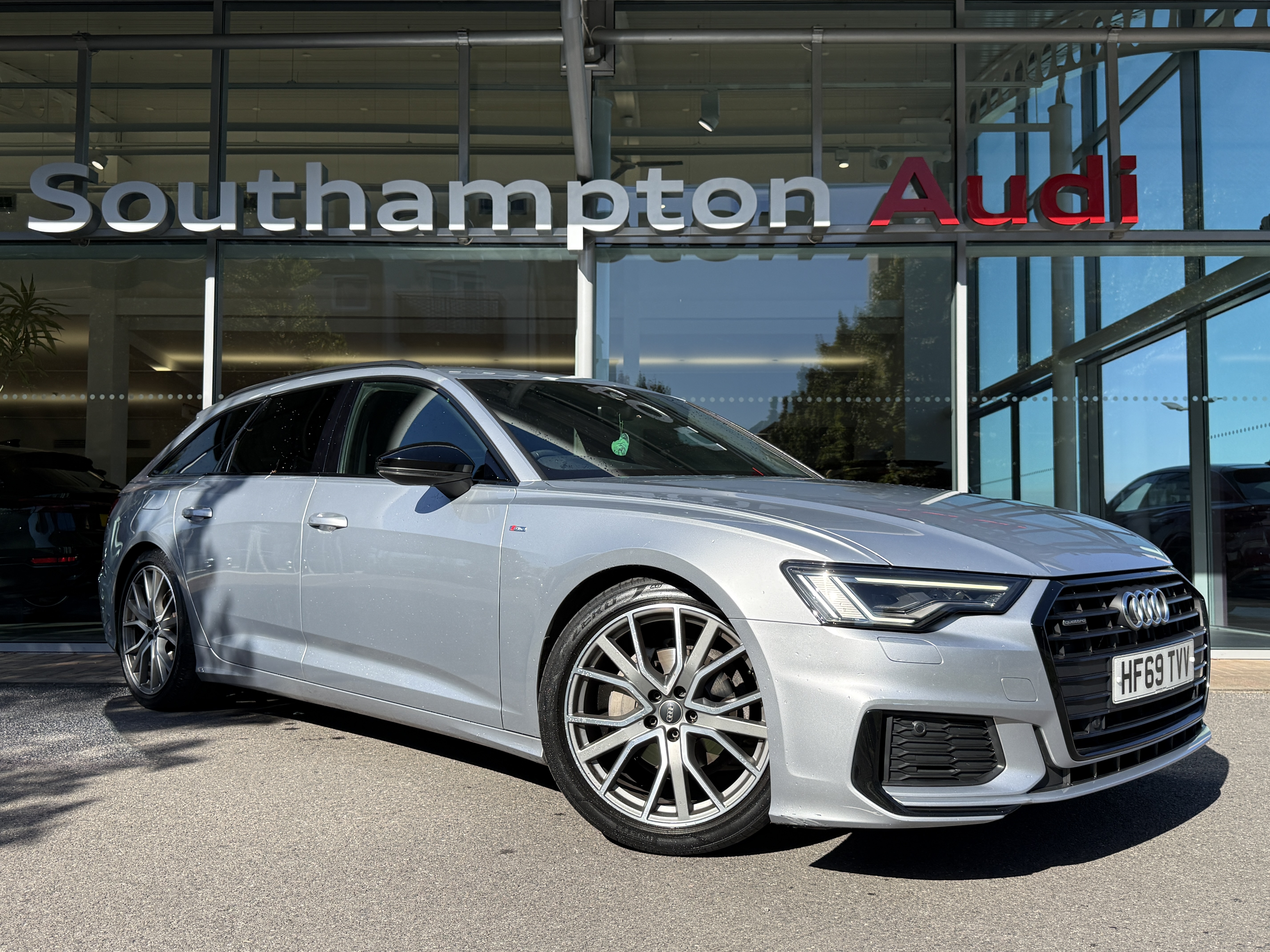 Main listing image - Audi A6