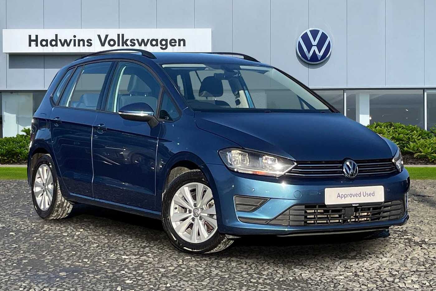 Main listing image - Volkswagen Golf SV