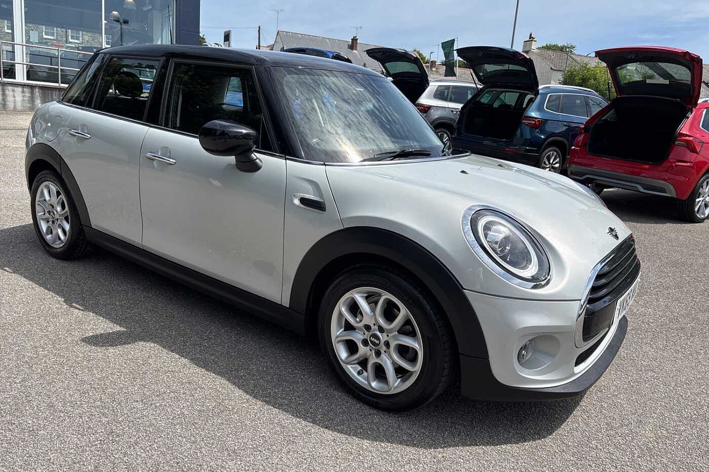 Main listing image - MINI Hatchback 5dr