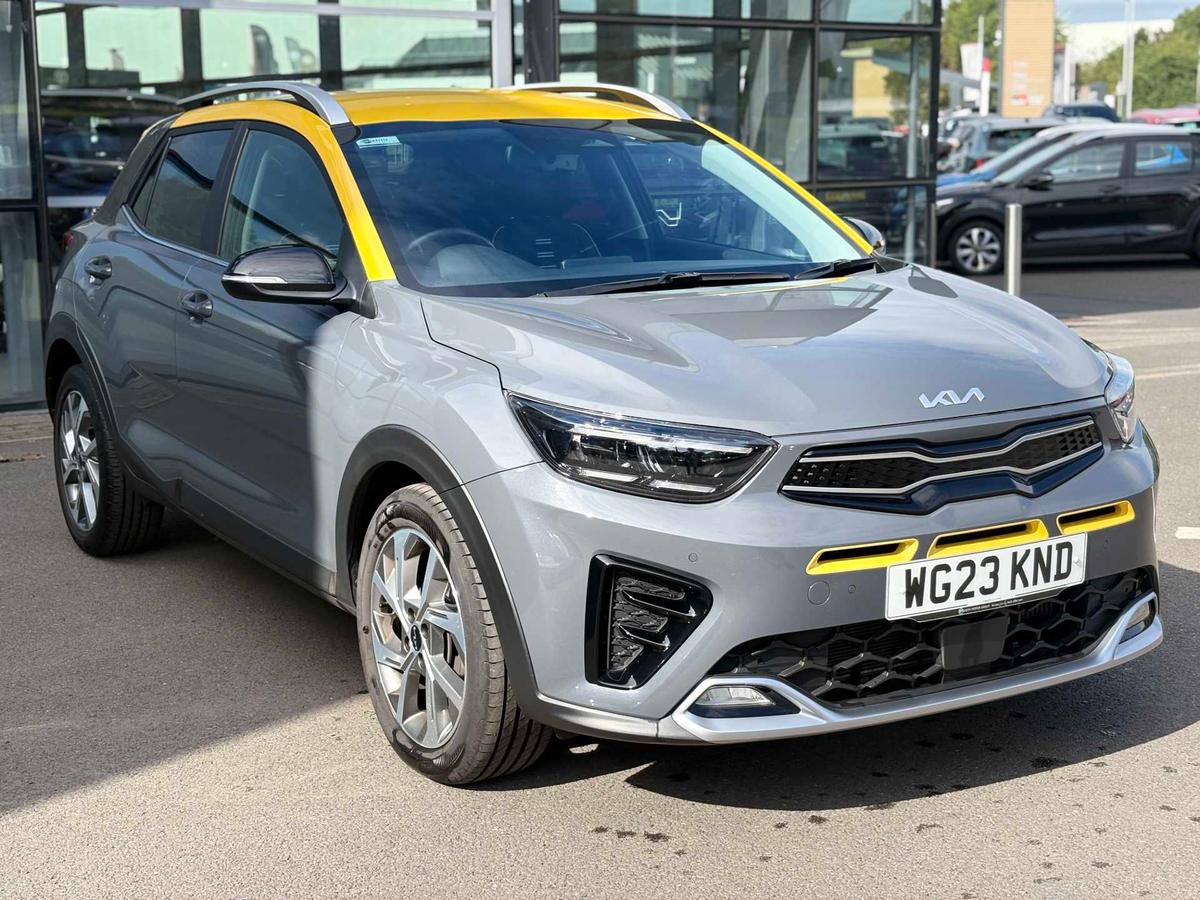 Main listing image - Kia Stonic