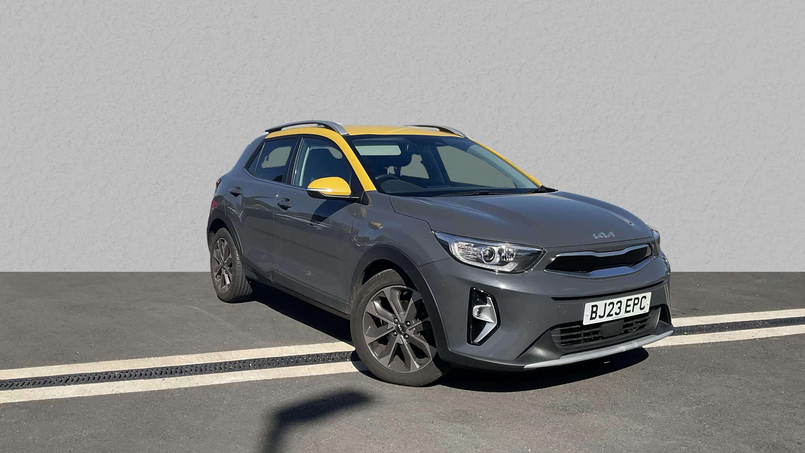 Main listing image - Kia Stonic