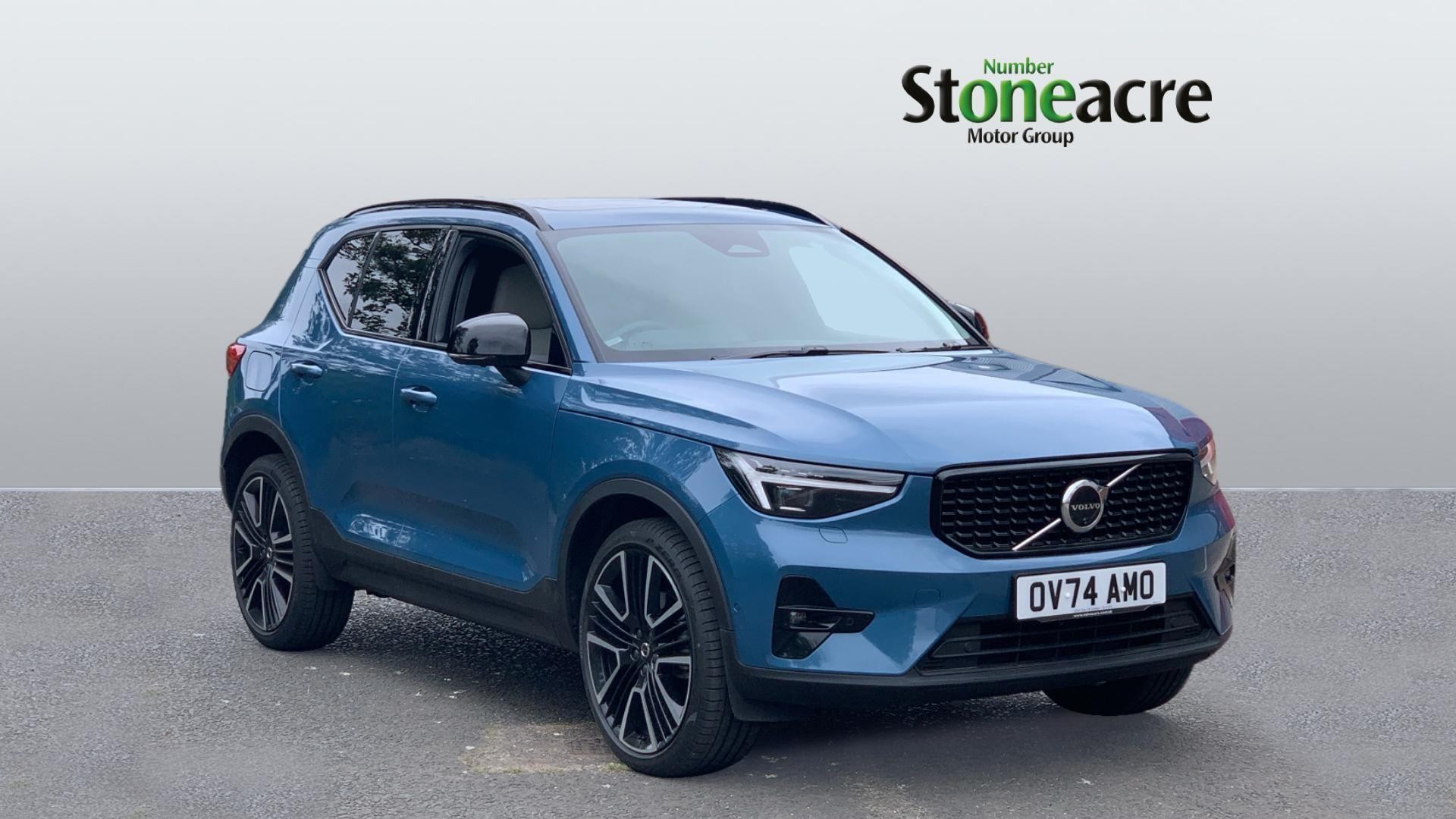 Main listing image - Volvo XC40